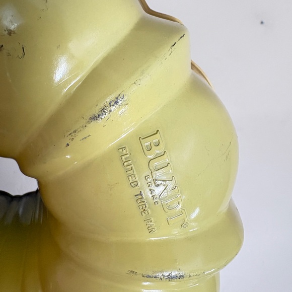 Bundt Pan . Heavy duty aluminum cake pan. 10” - Picture 6 of 6